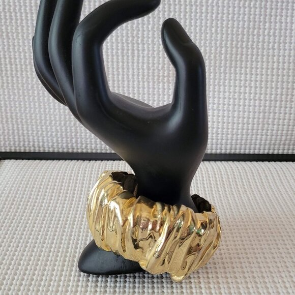 Gold Tone Textured Chunky Hinged Clip Clamper Carved Metal Wavy Ribbed Bracelet - Picture 1 of 7